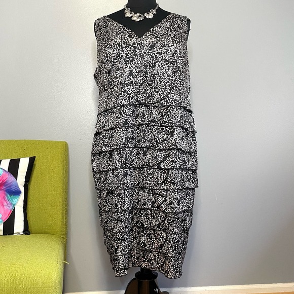 Lane Bryant Dresses & Skirts - Lane Bryant Black Gray White Dot Ruffle Sheath Dress 28